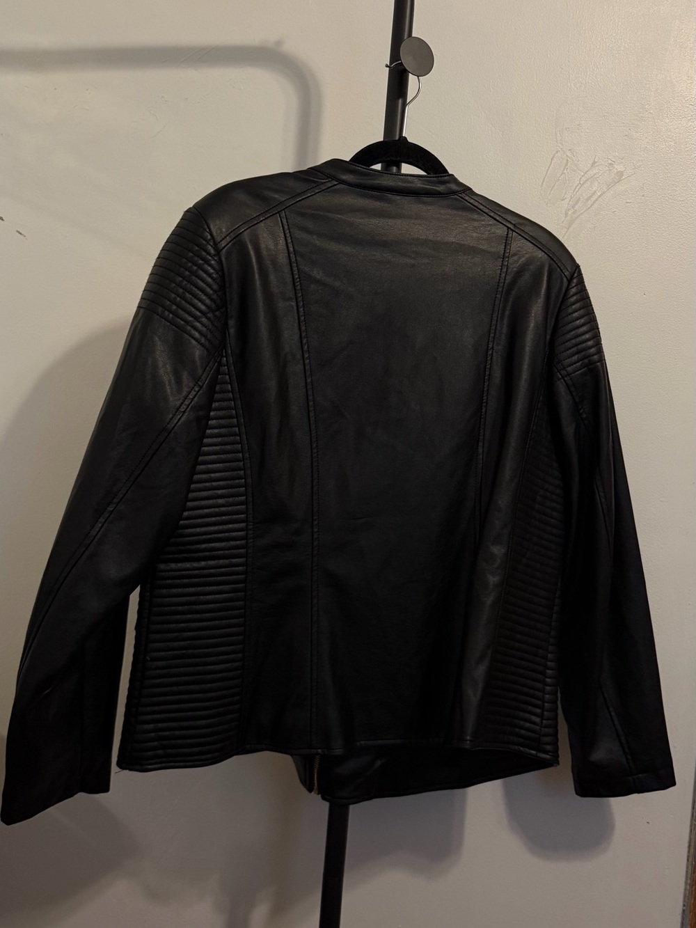 City Chic Black Faux Leather Quilted Panel Moto Jacket - Picture 2 of 3